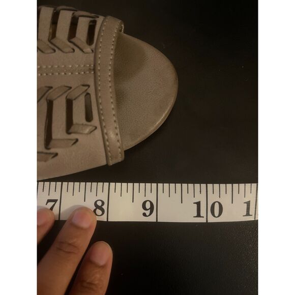 Daisy Fuentes Women's Acha Cutout Peep Toe Booties in Warm White Size 6 - Picture 6 of 8